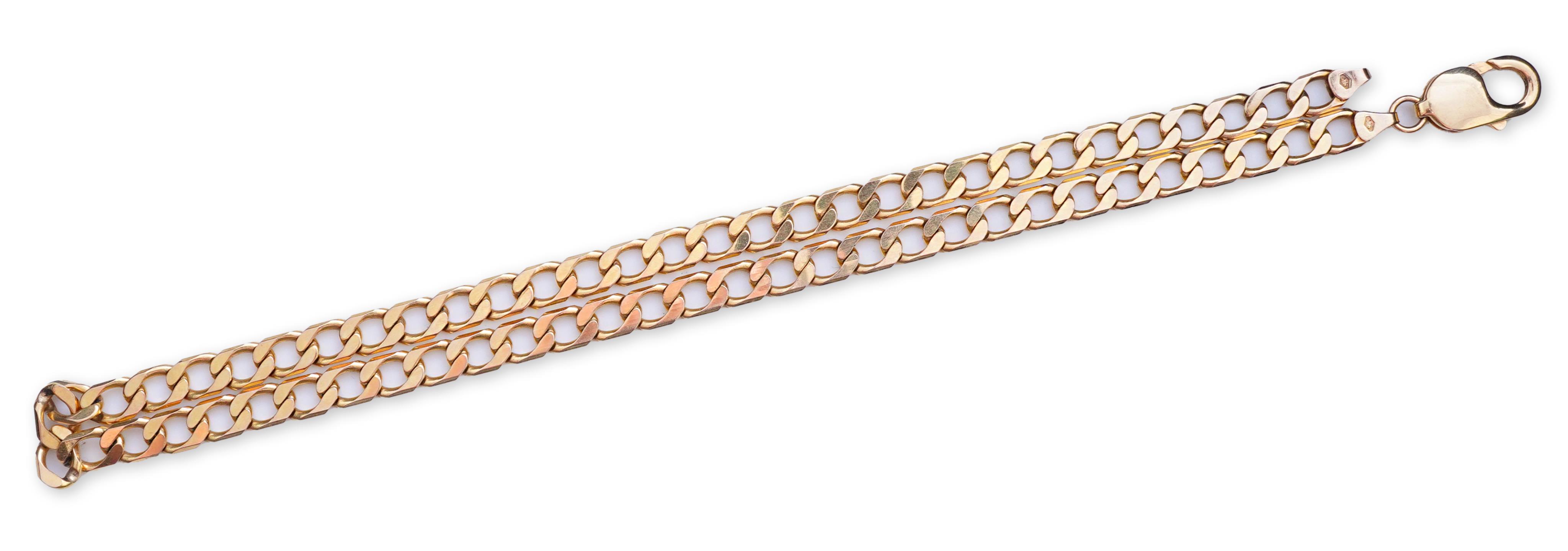 A gold chain necklace